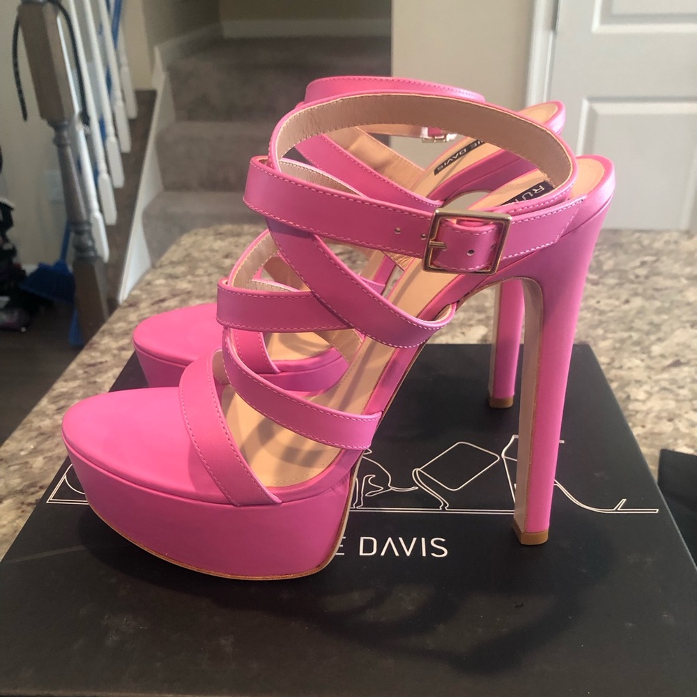 New Ruthie Davis pink Platform, size 42…fits like a size 10 in my opinion.
